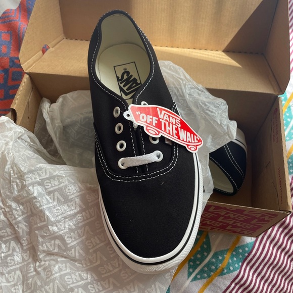 NWB Black Vans Core Classics W 7.5/ M 6.0. - Picture 3 of 7